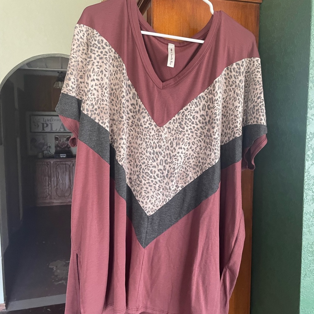 Women's V-Neck Leopard Print Top